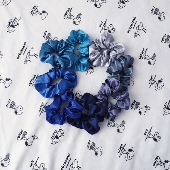 ☆FREE W $15+ PURCHASE☆ satin scrunchies - Picture 4 of 6